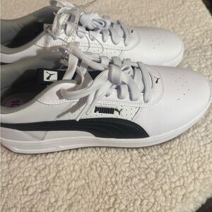 Puma Men's White and Black Classic Sneakers